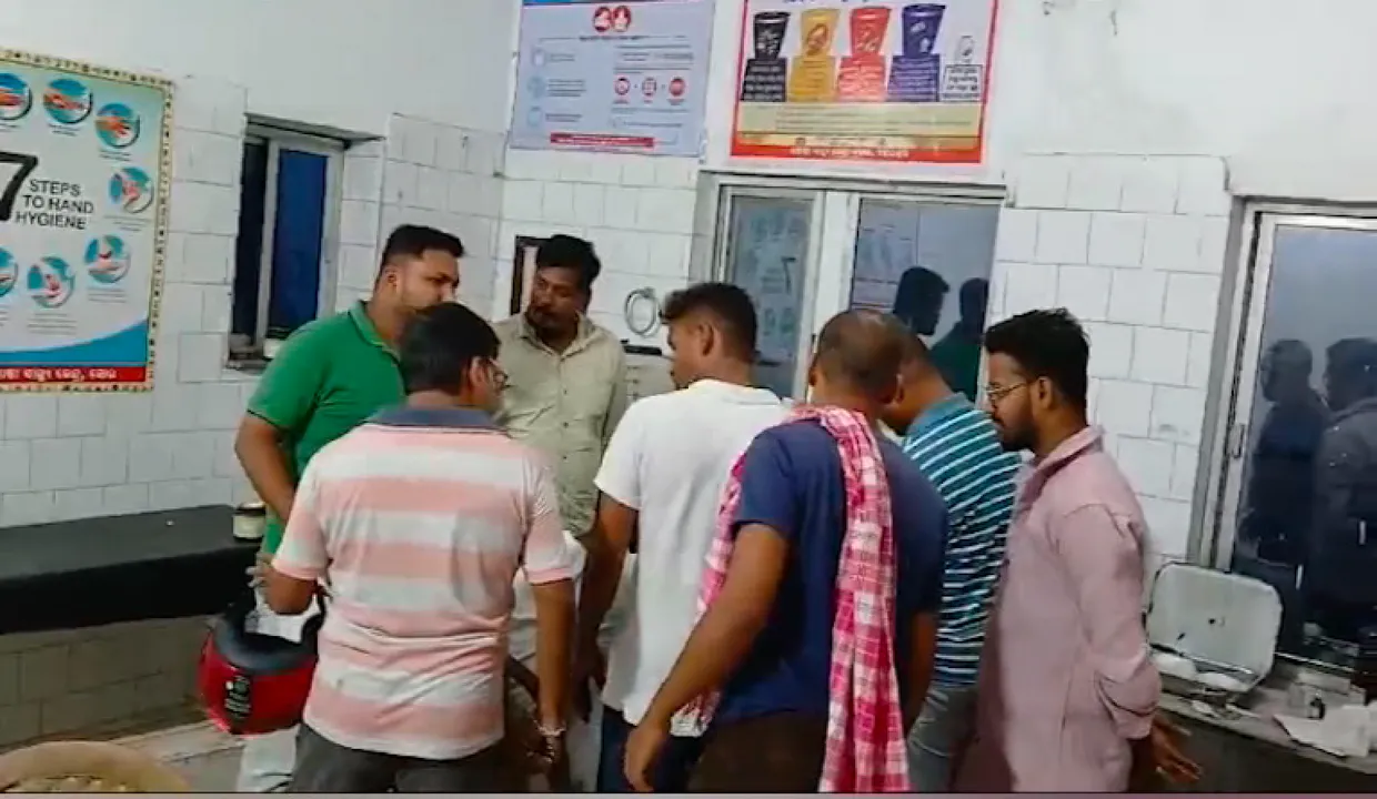  ଦୀପାବଳିରେ ବିଭିନ୍ନ ସ୍ଥାନରେ ଅଘଟଣ ; ୩ ଗୁରୁତର କଟକ ସ୍ଥାନାନ୍ତର, ଜଣେ ମୃତ , କ୍ୟାପିଟାଲ ହସ୍ପିଟାଲରେ ୫୦ ଆହତ ଭର୍ତ୍ତି