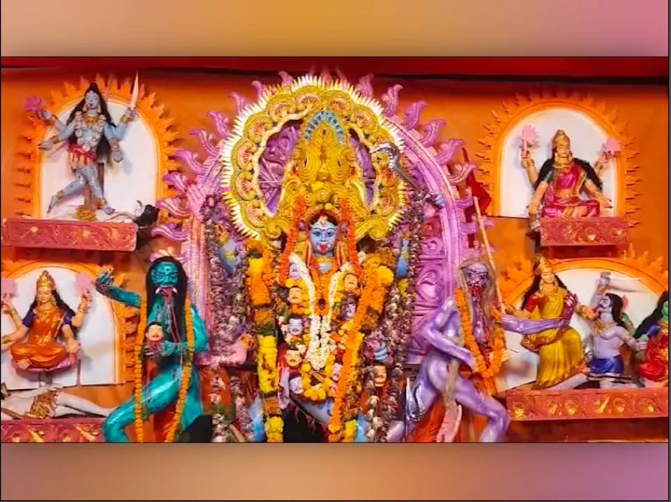  ରାୟଗଡାରେ ବହୁ ଧୁମଧାମରେ ଚାଲିଛି ମା’ ଦକ୍ଷିଣ କାଳିଙ୍କ ଦଶ ମହାବିଦ୍ୟା ପୂଜା । ଜମୁଛି ଶ୍ରଦ୍ଧାଳୁଙ୍କ ଭିଡ, ଘରକରଣା ଜିନିଷ କିଣିବା ସହ ଚଟାପଟ ଖାଦ୍ୟର ମଜା ନେଉଛନ୍ତି ଶ୍ରଦ୍ଧାଳୁ