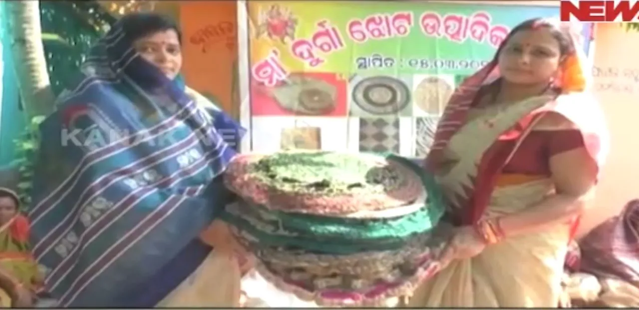  ଝୋଟରେ ସାମଗ୍ରୀ ପ୍ରସ୍ତୁତ କରି ଚର୍ଚ୍ଚାରେ ଧର୍ମଶାଳା ଗାଁପ ଶତାଧିକ ମହିଳା । ବାର୍ଷିକ କରୁଛନ୍ତି ଦେଢଲକ୍ଷ ଟଙ୍କା