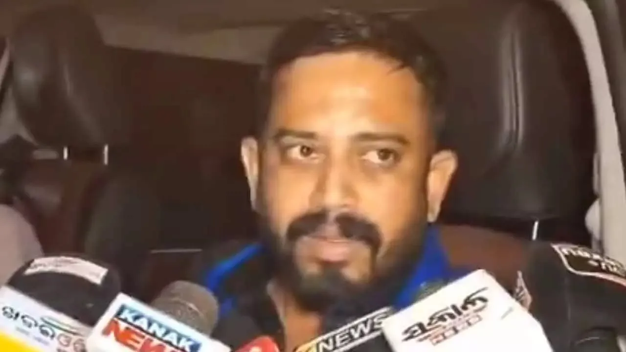  ବିଧାୟକ ହିମାଂଶୁ ଶେଖର ସାହୁଙ୍କୁ ଆକ୍ରମଣ ଘଟଣାର ତଦନ୍ତ ଭାର ନେଲା କ୍ରାଇମ୍ ବ୍ରାଞ୍ଚ । ପୁରା ଘଟଣାର ଅନୁଧ୍ୟାନ କରିବ ।