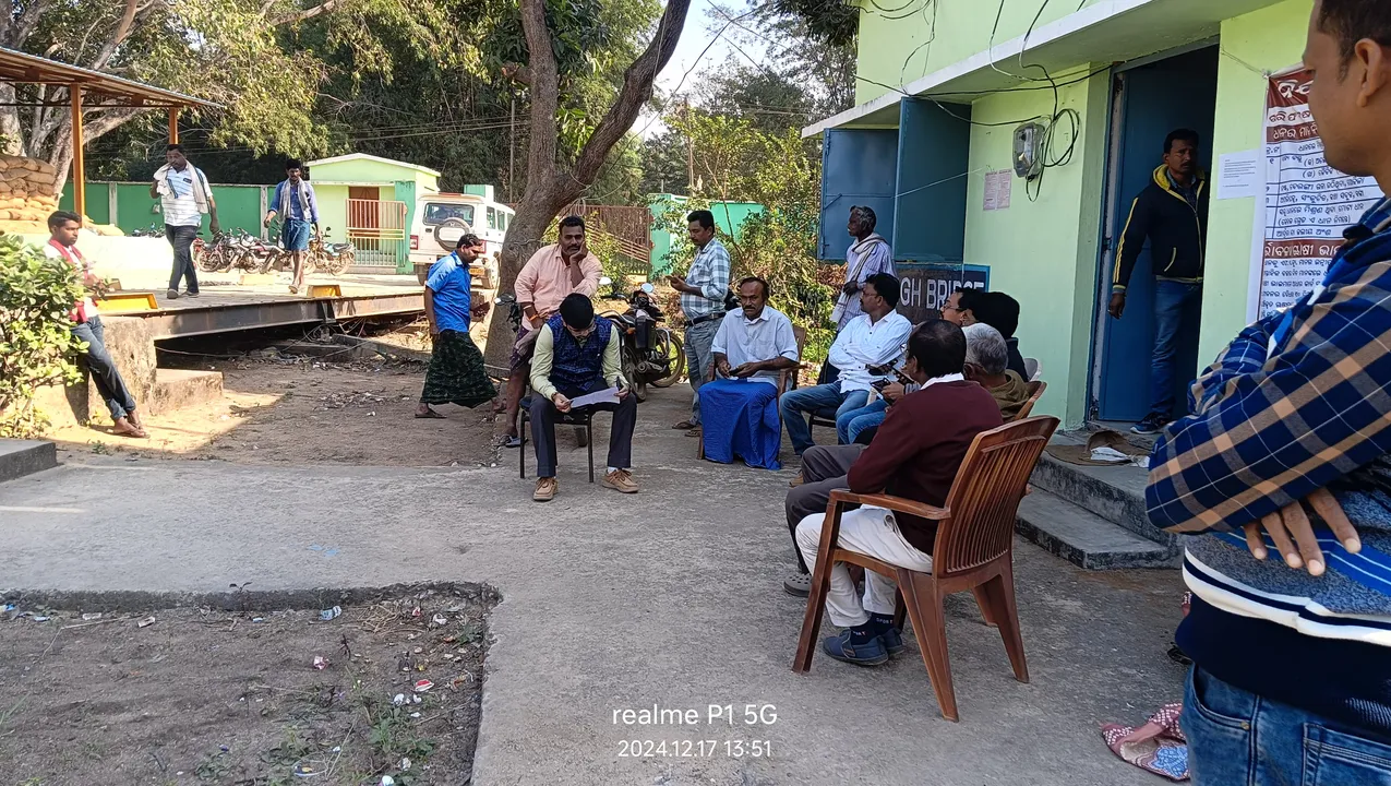  ମଣ୍ଡି ଅଫିସରେ ତାଲା ପକାଇଲେ ଚାଷୀ