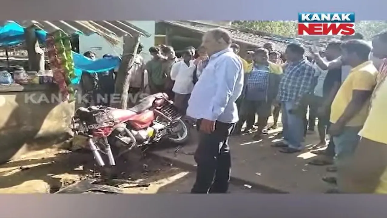  ଦୋକାନରେ ବସି ଚା’ ପିଉଥିଲେ ; କାର ଆସି ମାଡି ଚାଲିଗଲା।