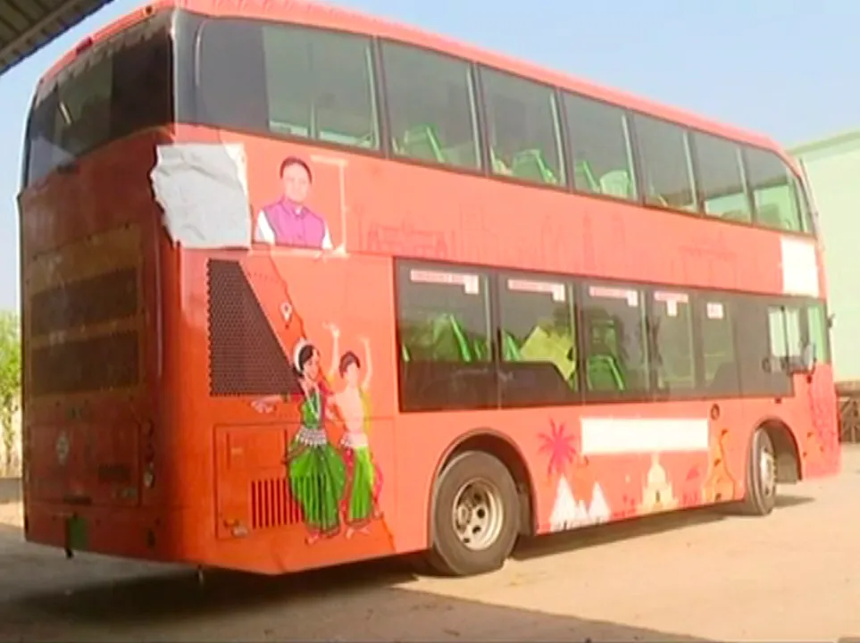  Duble decker Photograph: (kanaknews) 