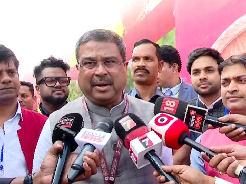  ପ୍ରବାସୀ ଭାରତୀୟ ଦିବସ ପାଳନ ପାଇଁ ଓଡିଶାକୁ ବାଛିଥିବାରୁ ମୋଦୀଙ୍କୁ କୃତଜ୍ଞତା ଜଣାଇଲେ ଧର୍ମେନ୍ଦ୍ର । କହିଲେ, ବିଶ୍ବର ଲୋକ ଏଠିକାର ଆତିଥ୍ୟ ଜାଣିବାକୁ ପାଇଲେ