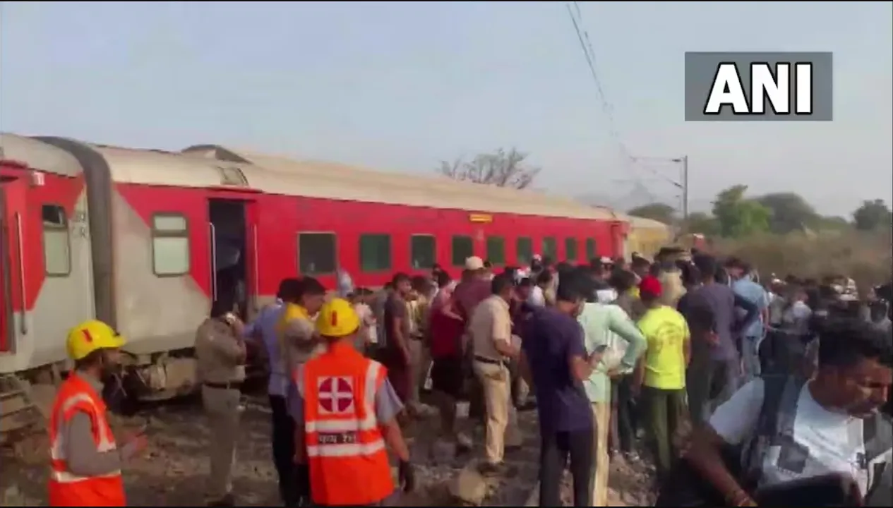  Train 1 Photograph: (kanaknews) 