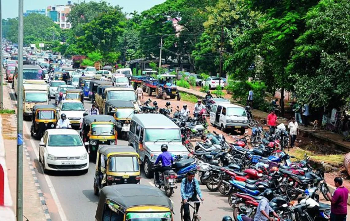  Road-Traffic-bbsr Photograph: (KanakNews) 