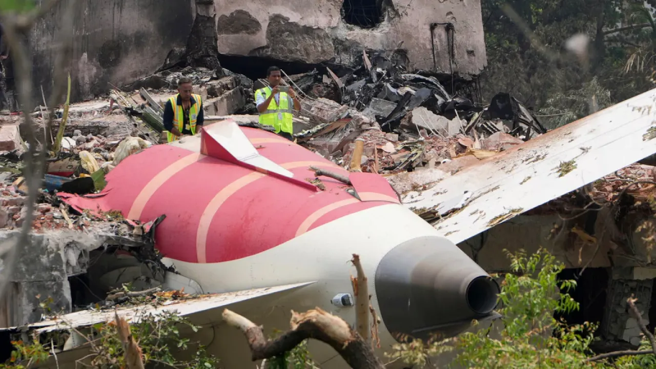  PLANE CRASH Photograph: (KANAK NEWS) 