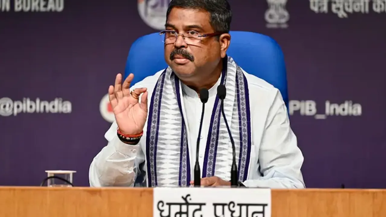  " ଏଭଳି କୁତର୍କର କୌଣସି ଉତ୍ତର ନାହିଁ "... ଏସ୍‌ଆଇଆର ଉପରେ ଚର୍ଚ୍ଚା ଦାବିକୁ ନେଇ ବର୍ଷିଲେ ଧର୍ମେନ୍ଦ୍ର ପ୍ରଧାନ