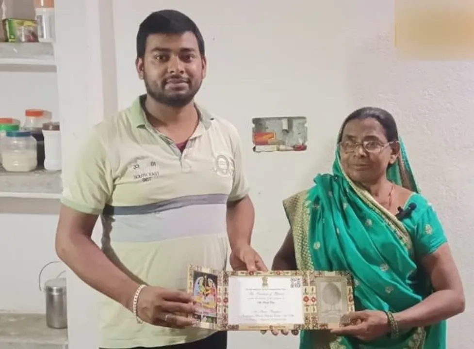  ଦିନେ କୁଡ଼ିଆ ଘରେ ବିତୁଥିଲା ଜୀବନ ; ସିଏ ରାଷ୍ଟ୍ରପତିଙ୍କ ସହ କରିବେ ରାତ୍ରୀ ଭୋଜନ