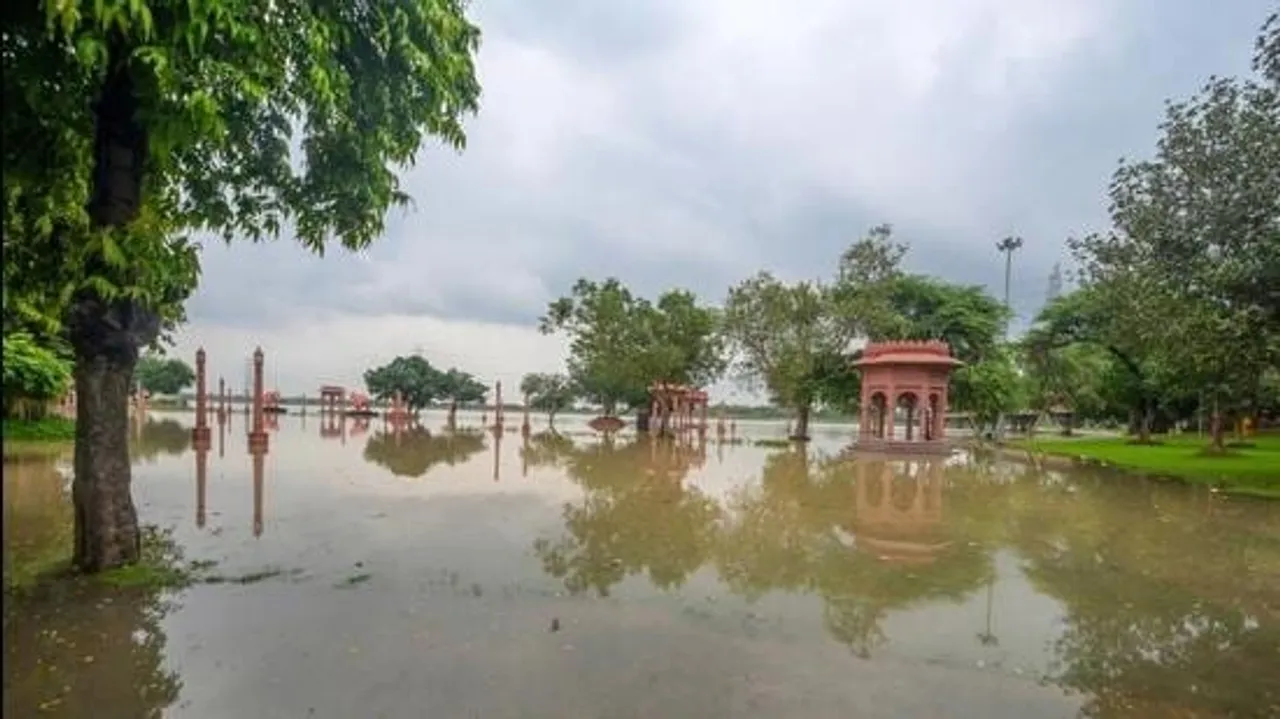  ଯମୁନା ନଦୀରେ ଭୟଙ୍କର ବନ୍ୟା Photograph: (KanakNews) 