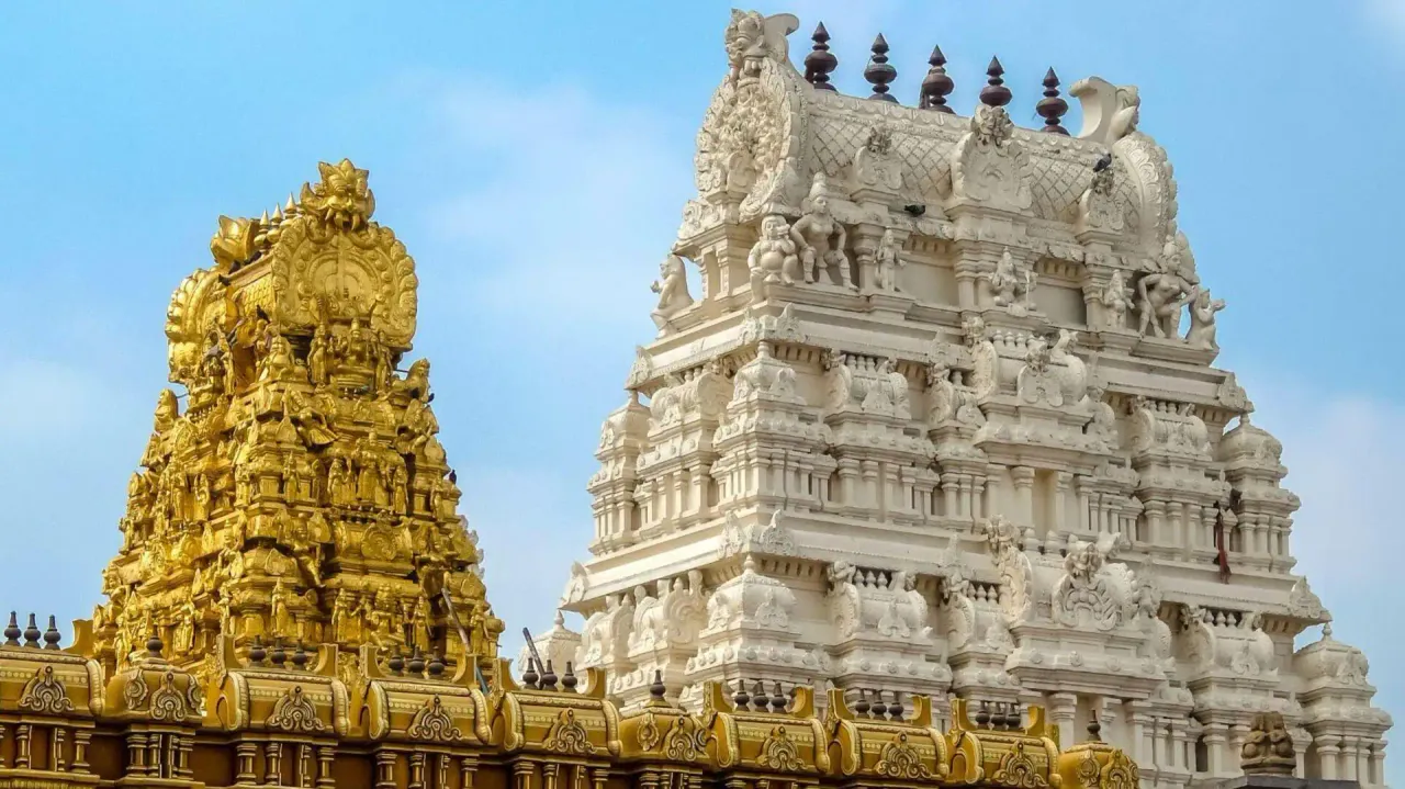  ତିରୁପତି ମନ୍ଦିର ଦାନ ଅର୍ଥରେ ବଡ଼ ହେରଫେର; ୧୦୦କୋଟି ଦାନ ଅର୍ଥ ଲୁଟ୍ ଅଭିଯୋଗ...