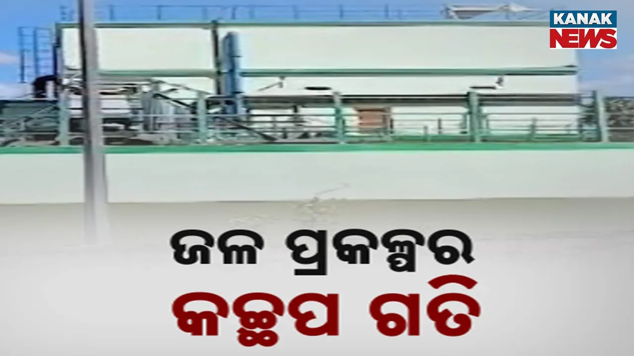  Water Problem Photograph: (kanak news) 