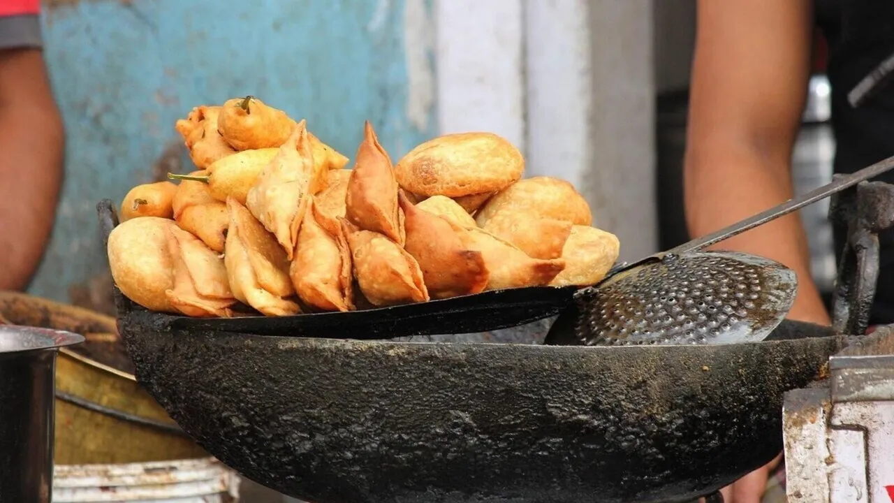  Junk Food Photograph: (Kanak News) 