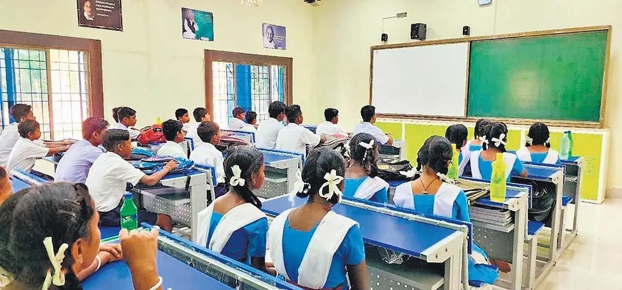  School Student Photograph: (kanak news) 