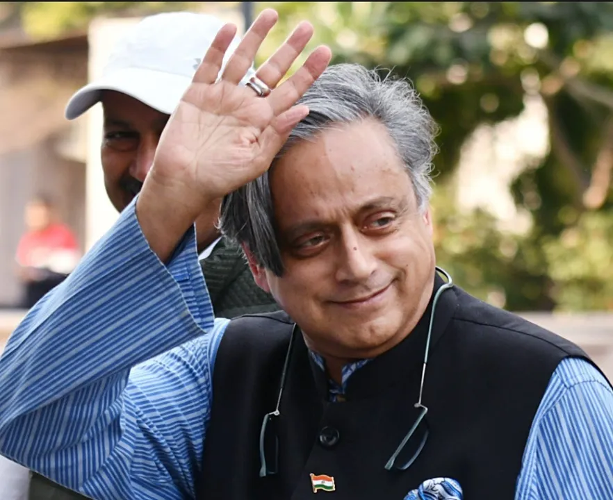  ଶଶୀ ଥରୁରଙ୍କ ମନେ ପଡିଲା କି ଦଳୀୟ ଶୃଙ୍ଖଳା, ବୀର ସାବରକର ଆୱାର୍ଡ ନେବାକୁ ମନାକଲେ କଂଗ୍ରେସ ସାଂସଦ