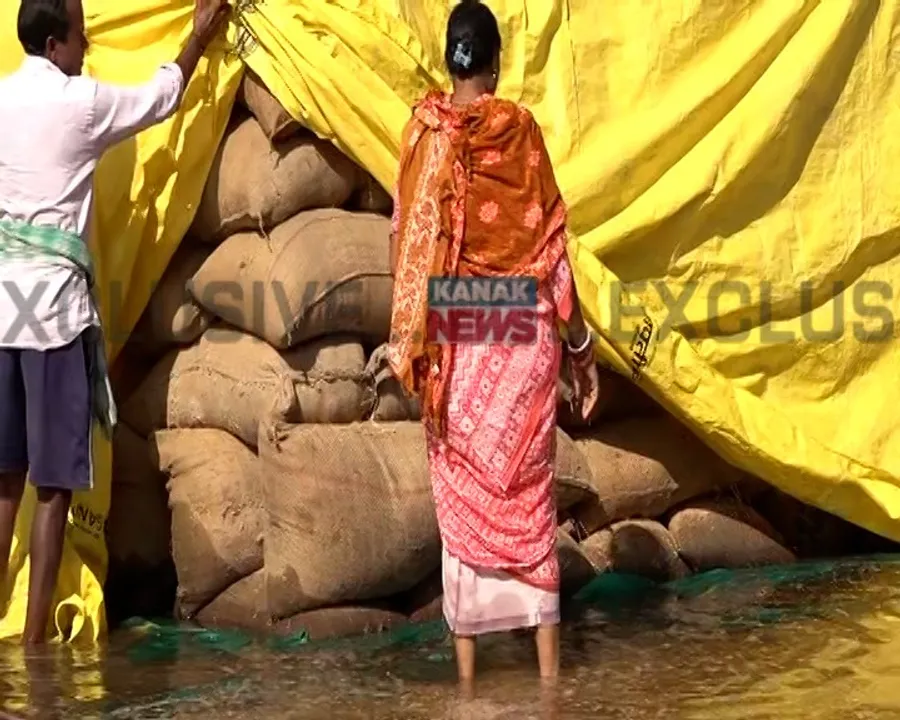  Farmer Problem Photograph: (Kanak News) 