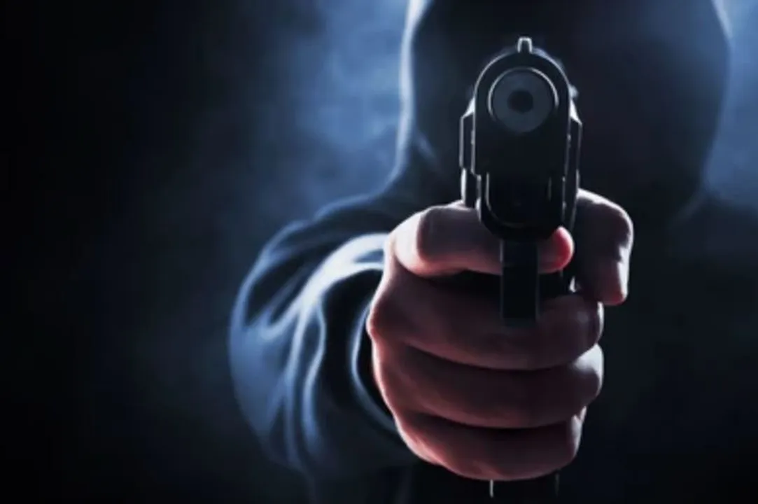  Gun Photograph: (kanak news) 