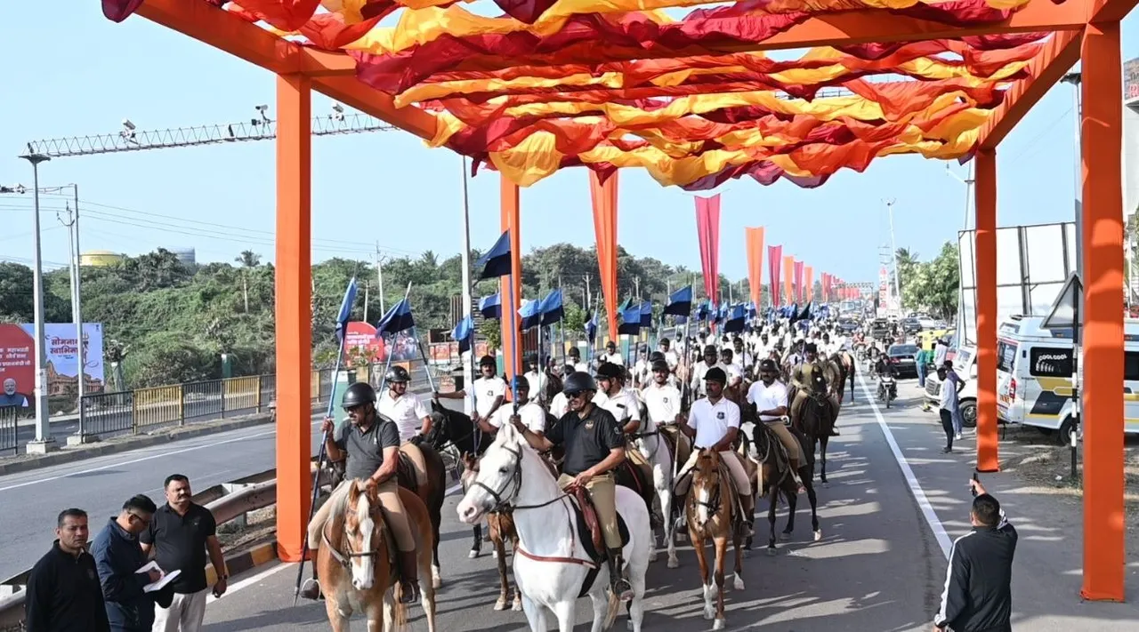  ୧୦୮ ଘୋଡ଼ା ଓ ବିପୁଳ ଭିଡ଼ : ସୋମନାଥରେ ‘ଶୌର୍ଯ୍ୟ ଯାତ୍ରା’ରେ ଭାଗ ନେଲେ ପ୍ରଧାନମନ୍ତ୍ରୀ ମୋଦୀ