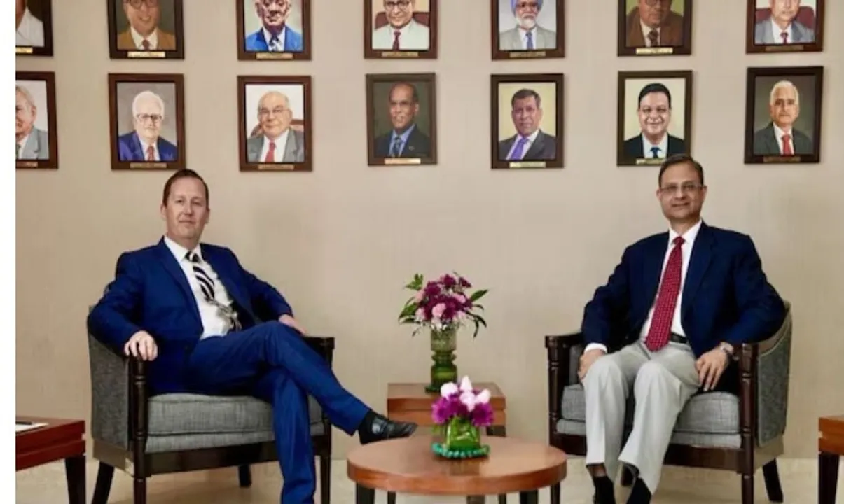  Reserve bank Governer Photograph: (Kanak News) 