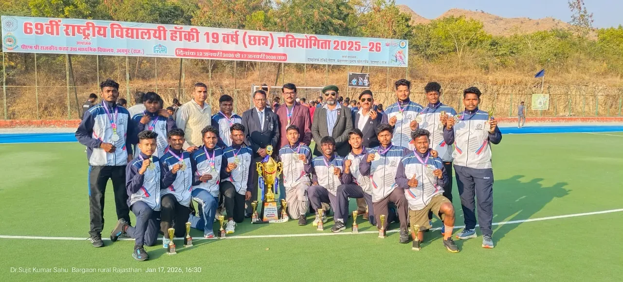  Hockey Photograph: (Kanak News) 