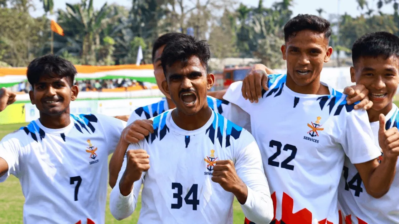  santosh trophy Photograph: (Kanak News) 