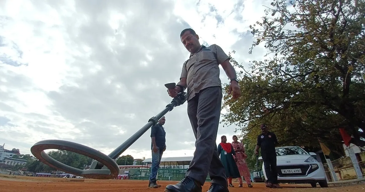  Bomb threats Photograph: (Google) 