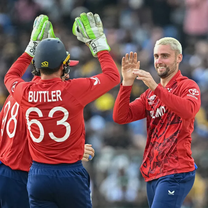  ଶ୍ରୀଲଙ୍କା ମାଟିରେ ଶ୍ରୀଲଙ୍କାକୁ ହରାଇଲା ଇଂଲଣ୍ଡ