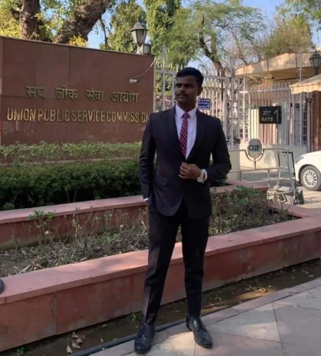  ମୁମ୍ବାଇ ବସ୍ତିରୁ IRS  ଅଫିସର୍ ; ସଂଘର୍ଷରେ ଭରା ମହମ୍ମଦଙ୍କ ସଫଳତା ଦସ୍ତାବିଜ୍