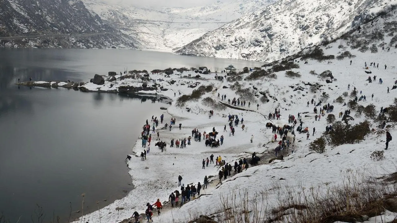  Snowfall Photograph: (google) 