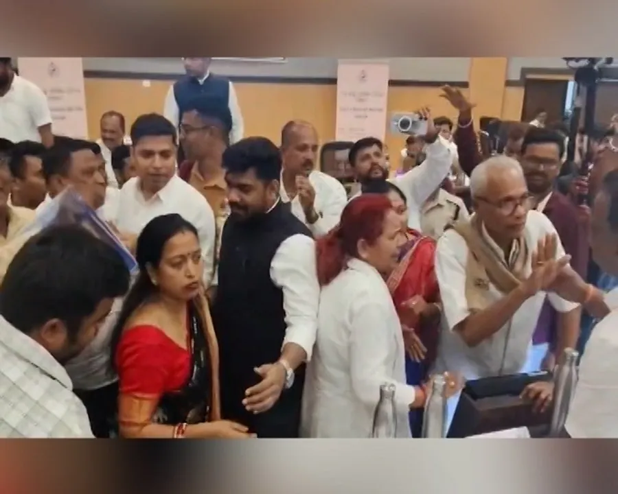  Photograph: (kanaknews) 