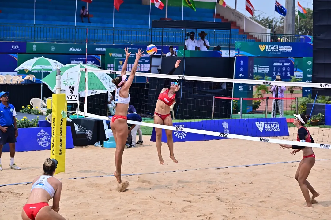  Volleyball Photograph: (Internet) 