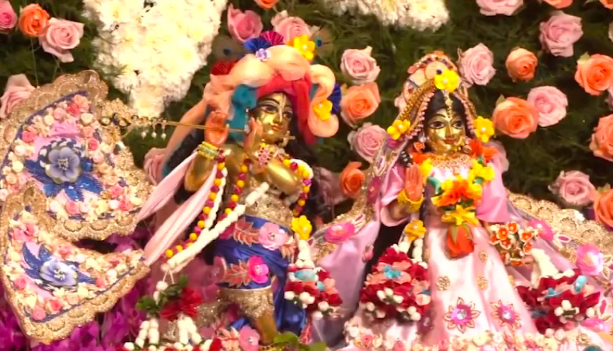  ଆଜି ପବିତ୍ର ଜନ୍ମାଷ୍ଟମୀ, ଧୁମଧାମରେ ଶ୍ରୀକୃଷ୍ଣ ଜନ୍ମୋତ୍ସବ ପାଳନ ନେଇ ପ୍ରସ୍ତୁତି । ଆଜି ମଧ୍ୟରାତ୍ରିରେ ଜନ୍ମଗ୍ରହଣ କରିବେ ପ୍ରଭୁ ଶ୍ରୀକୃଷ୍ଣ
