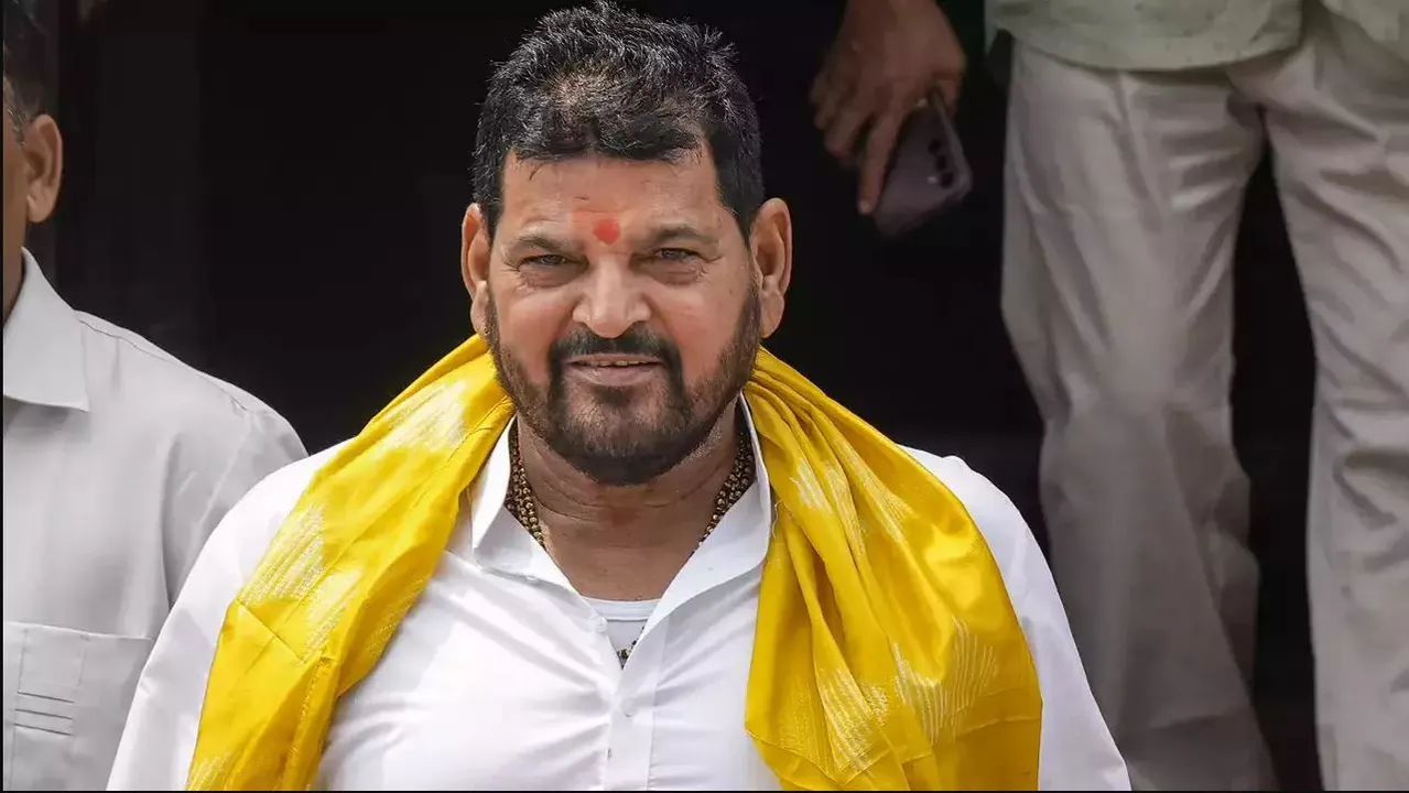  ବ୍ରିଜଭୂଷଣଙ୍କ ଉପରେ ବିଜେପିର ପ୍ରହାର । ଭିନେଶ ଓ ପୁନିଆଙ୍କ ବିରୋଧରେ ବିବାଦୀୟ ବୟାନ ନ ଦେବାକୁ ଚେତାବନୀ