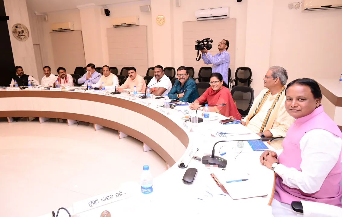  କ୍ୟାବିନେଟ ବୈଠକରେ ୭ ପ୍ରସ୍ତାବକୁ ମଞ୍ଜୁରୀ । କାମଧେନୁ ଯୋଜନାରେ ୮ଟି ବିଭିନ୍ନ ଦିଗ ପାଇଁ ଇନସେଟିଭି ପ୍ରସ୍ତାବ ପାରିତ