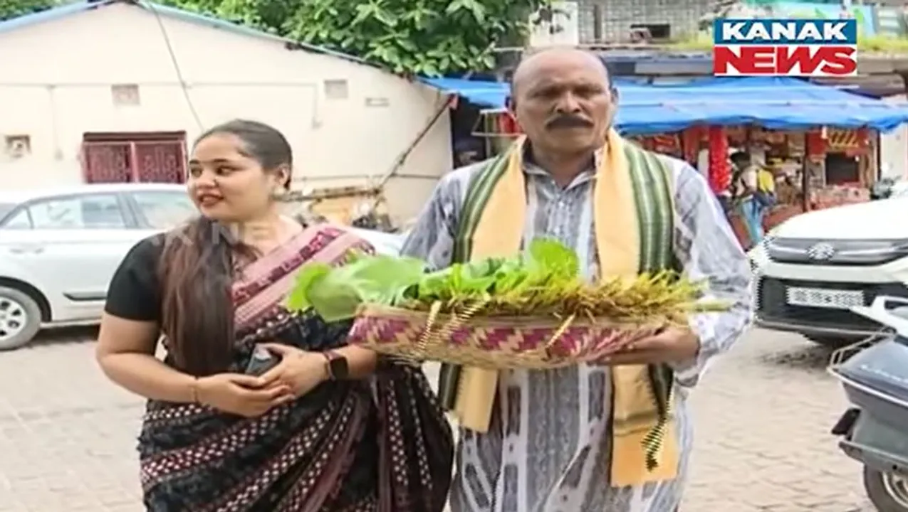  ନୂଆଖାଇ ପାଇଁ ମା’ ସମଲେଇଙ୍କ ମନ୍ଦିରରେ ପହଞ୍ଚିଲା ନୂଆ ଧାନ ; ଧାନ ପହଞ୍ଚିବା ପରେ ମନ୍ଦିରରେ ପୂଜାର୍ଚ୍ଚନା