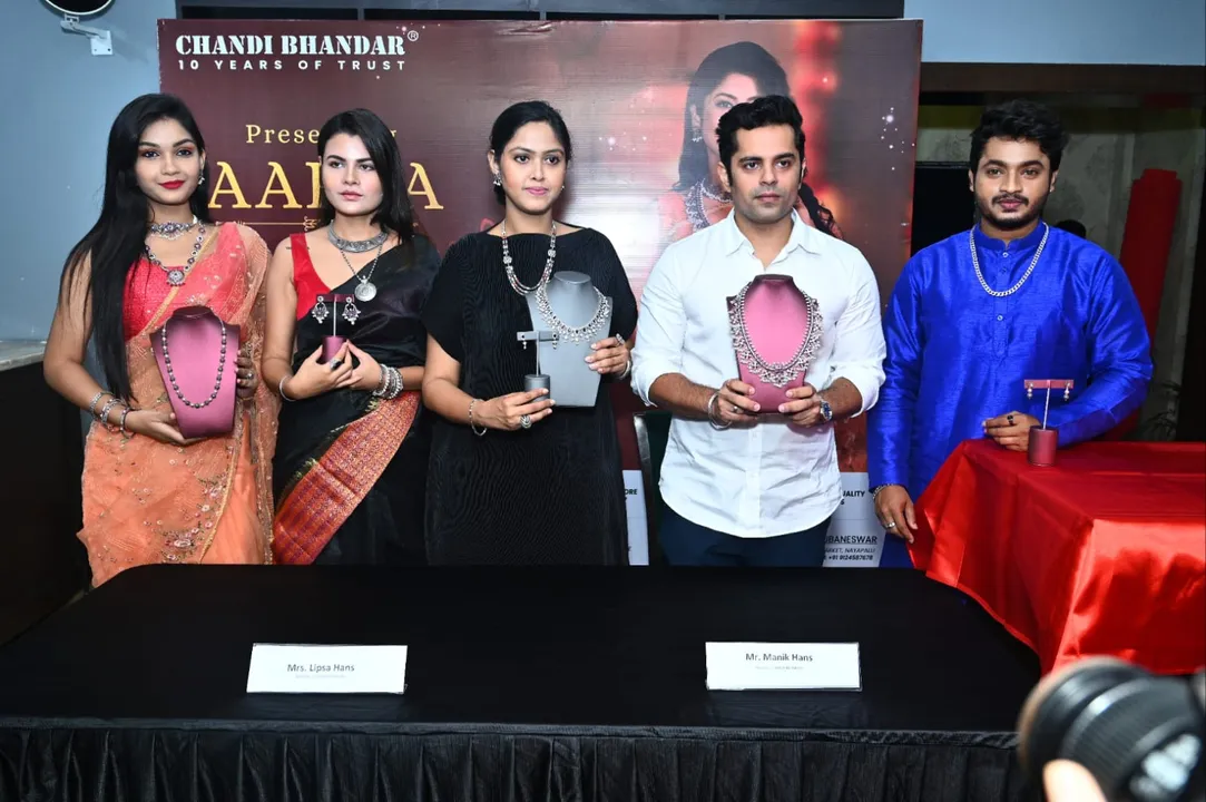  ଆର୍ଯ୍ୟ, ଆମୋଘ କଲେକ୍ସନ ସହ ଚାନ୍ଦି ଭଣ୍ଡାରରେ ଦୁର୍ଗାପୂଜା ସେଲିବ୍ରେଶନ । ଗଢା ମଜୁରୀ ଉପରେ ଫ୍ଲାଟ୍ ୩୦ ପ୍ରତିଶତ ରିହାତି ।