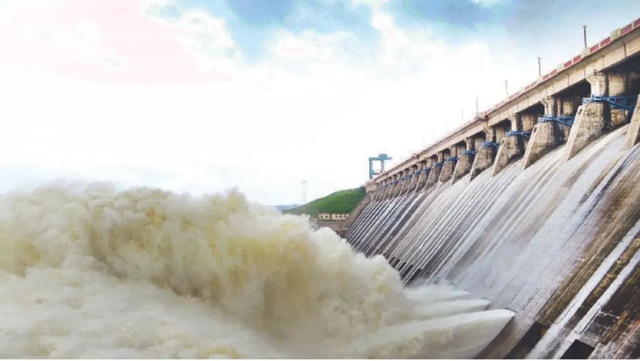  ହୀରାକୁଦରେ ଖୋଲିଲା ଆଉ ୬ଟି ଗେଟ୍; ୨୦ଟି ଗେଟ୍ ଦେଇ ନିଷ୍କାସନ ହେଉଛି ବନ୍ୟାଜଳ ନିଷ୍କାସନ