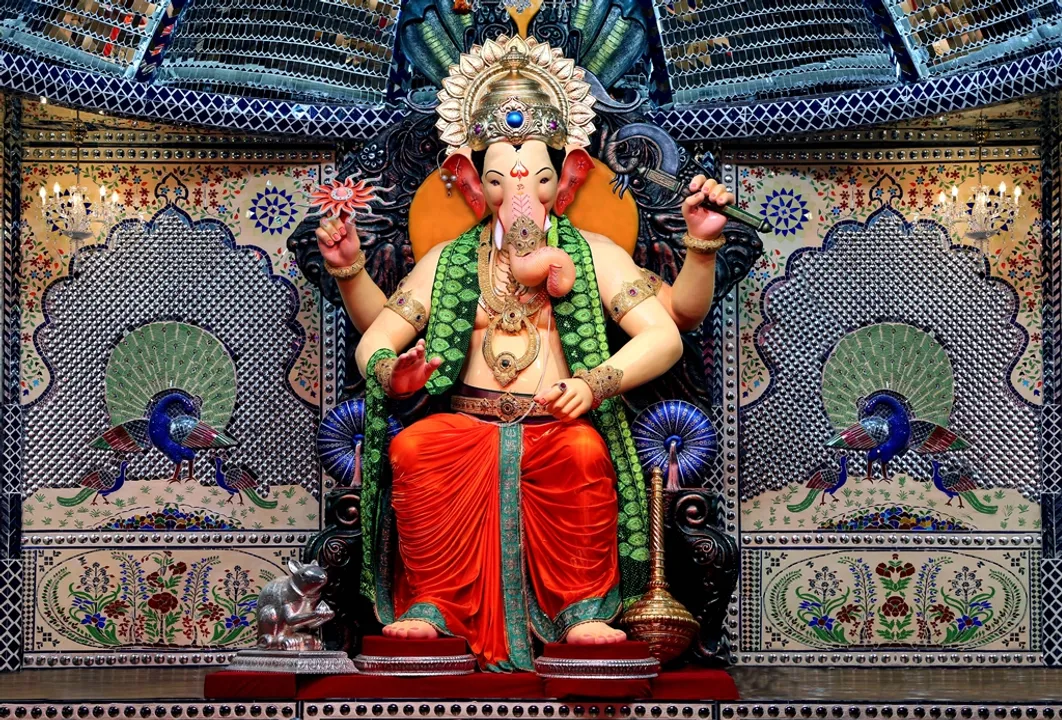  ଲାଲବାଗଚା ରାଜାଙ୍କ ପାଖରେ ଟଙ୍କା ବର୍ଷା । ୧୦ ଦିନରେ ମିଳିଛି ୫ କୋଟି ୬୫ ଲକ୍ଷର ଦାନ ।