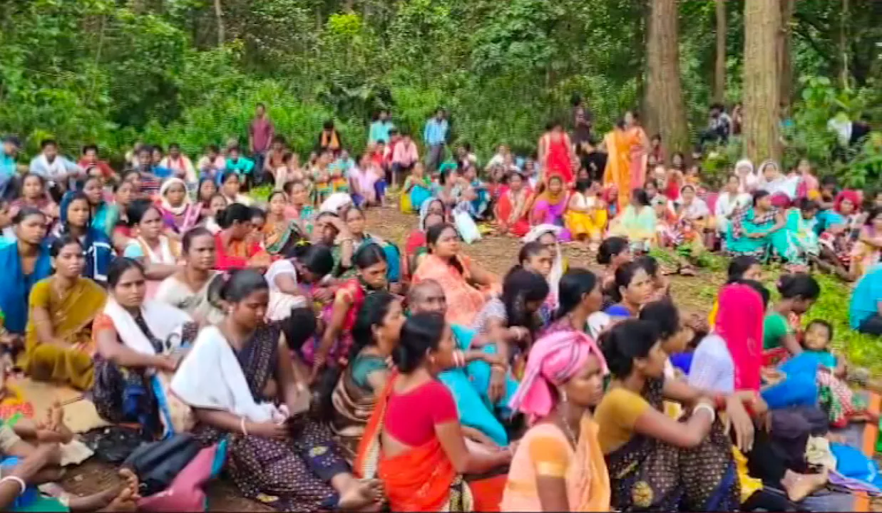  ସୁନ୍ଦରଗଡ଼ କୋଇଡ଼ାର ତାଳଡିହି ଖଣି ଅଞ୍ଚଳରେ ଉତ୍ତେଜନା । ପୂର୍ବତନ ସରପଞ୍ଚଙ୍କୁ ନିର୍ଧୁମ ଛେଚିଲେ ଗ୍ରାମବାସୀ
