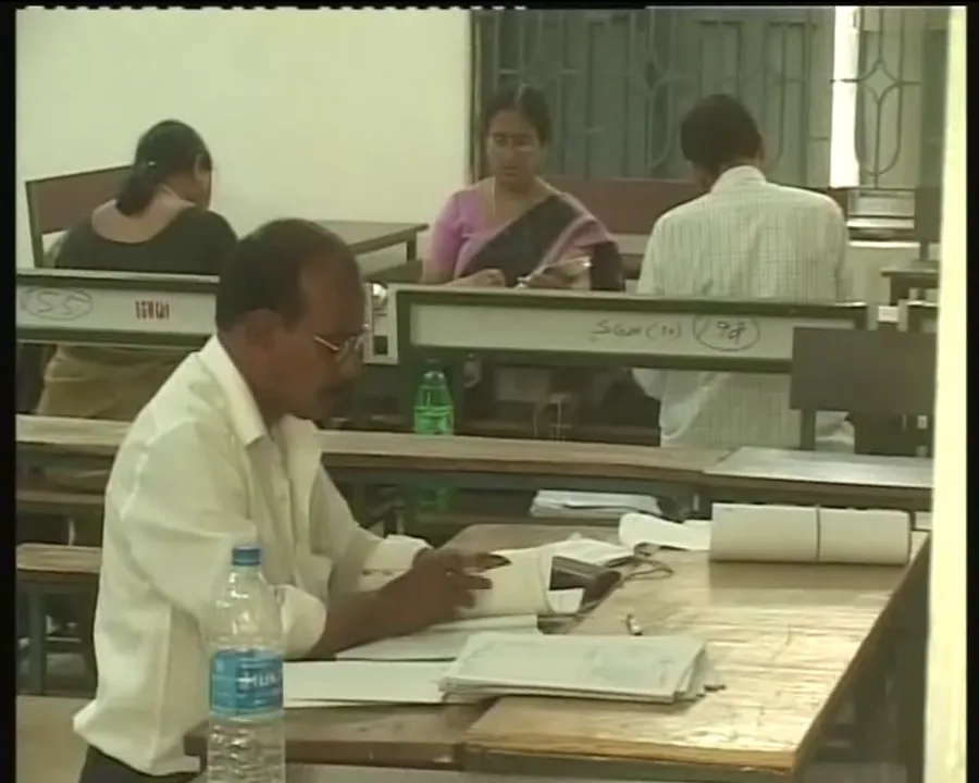  ଯୁକ୍ତ ୨ ମୂଲ୍ୟାୟନ ପ୍ରସଙ୍ଗ : ଖାତା ଦେଖିବେ ନବୋଦୟ ଓ ଘରୋଇ କଲେଜ ଅଧ୍ୟାପକ
