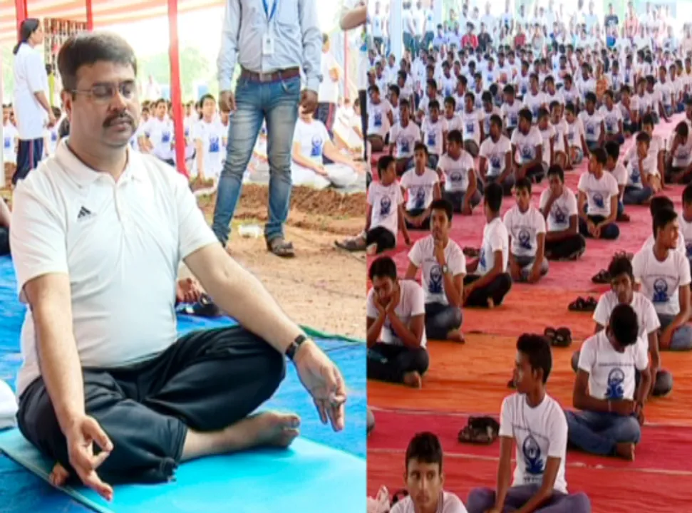  ଭୁବନେଶ୍ୱରରେ ନେହେରୁ ଯୁବ କେନ୍ଦ୍ର ପକ୍ଷରୁ ଯୋଗ ଶିବିର ଆୟୋଜିତ : କେନ୍ଦ୍ର ମନ୍ତ୍ରୀ ଧର୍ମେନ୍ଦ୍ର ପ୍ରଧାନ ଯୋଗ ଦେଇ କଲେ ଯୋଗାଭ୍ୟାସ