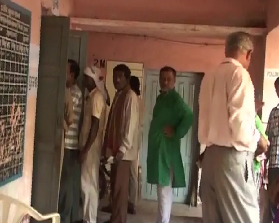  ସିଏମସି ୨୧ ନମ୍ବର ୱାର୍ଡ ଉପନିର୍ବାଚନ : ସକାଳ ୮ରୁ ୬ଟି ବୁଥରେ ଚାଲିଛି ମତଦାନ