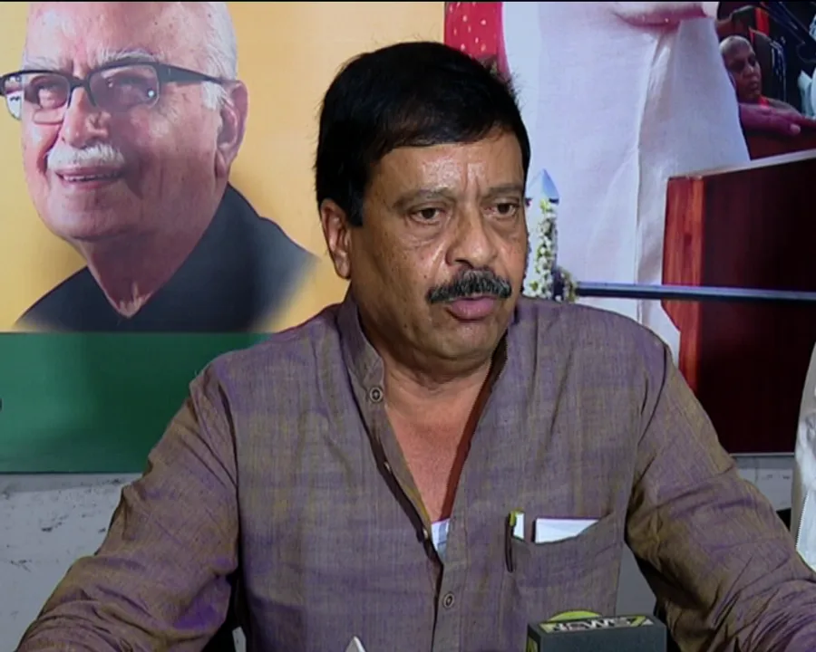  କେନ୍ଦ୍ରମନ୍ତ୍ରୀଙ୍କ ଗାଡି ଭଙ୍ଗାରୁଜା ଘଟଣା : ସୁରେଶ ପୂଜାରିଙ୍କ ଅଭିଯୋଗ, ଚାପରେ ଦଫା ବଦଳାଇଲା ପୁୁଲିସ୍