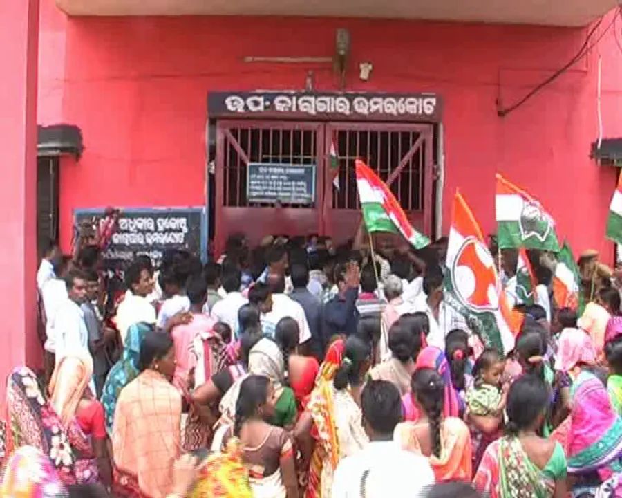  ରେଂଜରଙ୍କୁ ମାଡ ମାରିବା ଘଟଣା : ପ୍ରଦୀପ ମାଝୀଙ୍କ ବ୍ୟତୀତ ଅନଶନରୁ ଓହରିଲେ ୧୮ କଂଗ୍ରେସ କର୍ମୀ