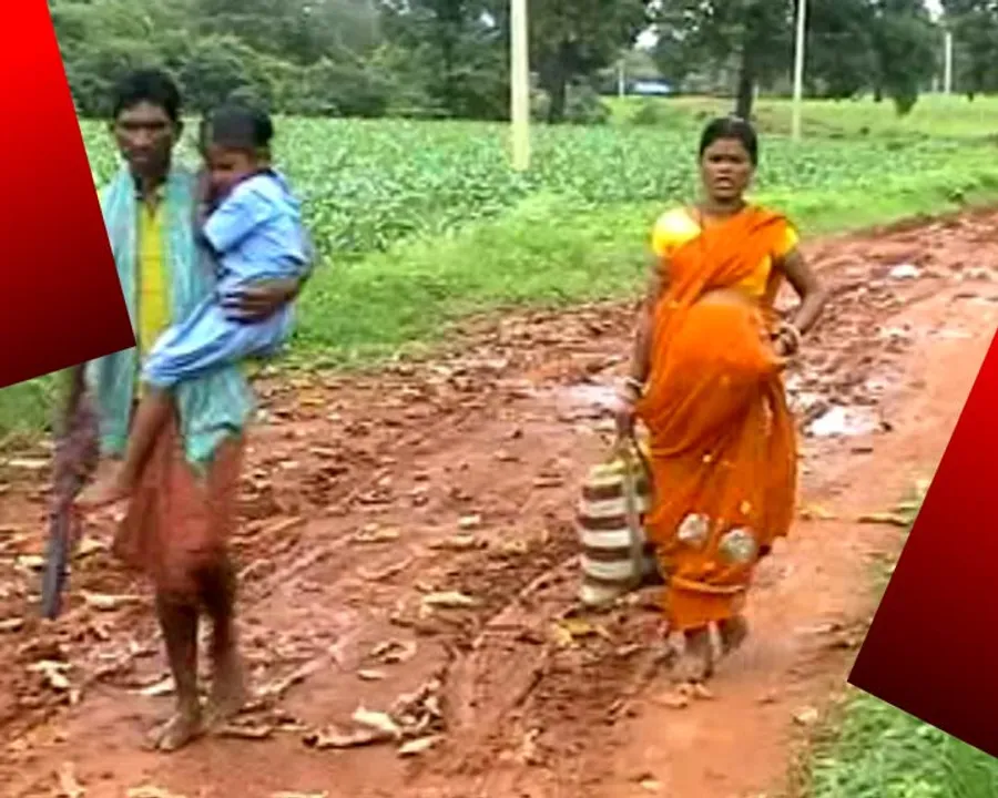  ବାଃ ବାଃରେ ମମତା ଯୋଜନା : ନବରଙ୍ଗପୁରରେ ପ୍ରସବ ପାଇଁ ୮ କିଲୋମିଟର ବାଟ ଚାଲିକି ଡାକ୍ତରଖାନା ଗଲେ ପ୍ରସୂତି