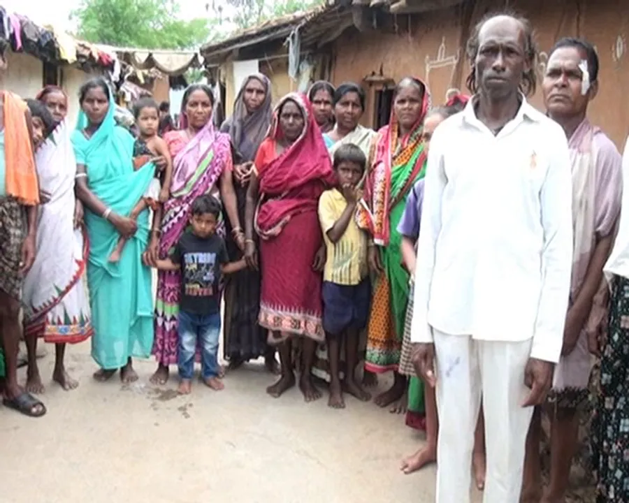  ରାଜୀବଗାନ୍ଧୀ ବିଦ୍ୟୁତ ଯୋଜନାକୁ ଉପହାସ କରୁଛି କଳାହାଣ୍ଡିର ଚିଲିଚିଲା ଗାଁ : ବିଜୁଳି ସଂଯୋଗ ନଥିବାରୁ ଡିିବିରି ଆଲୁଅ ପାଲଟିଛି ଭରସା