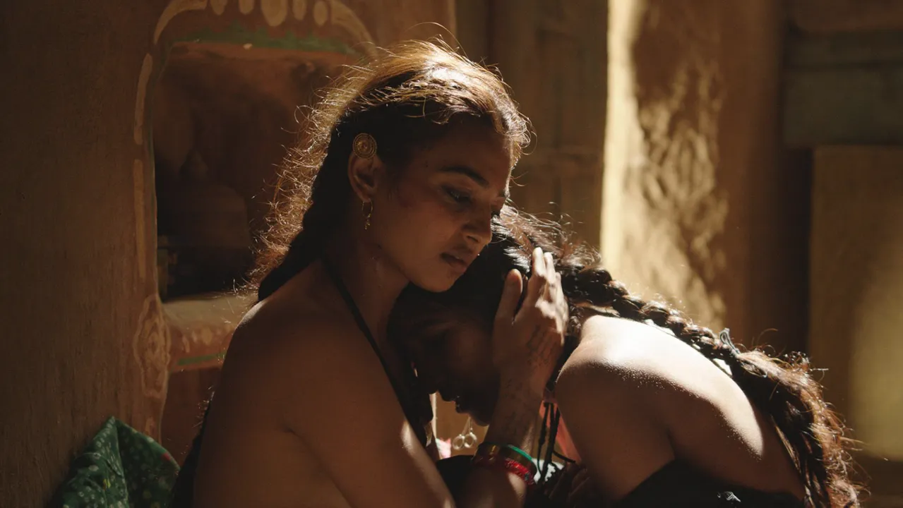  ରାଧିକା ଆପ୍ତେଙ୍କ ଅନଲାଇନ୍ ସେନ୍ସେସନ୍ : ଲିକ୍ ହେଲା ନ୍ୟୁଡ୍ ଭିଡିଓ