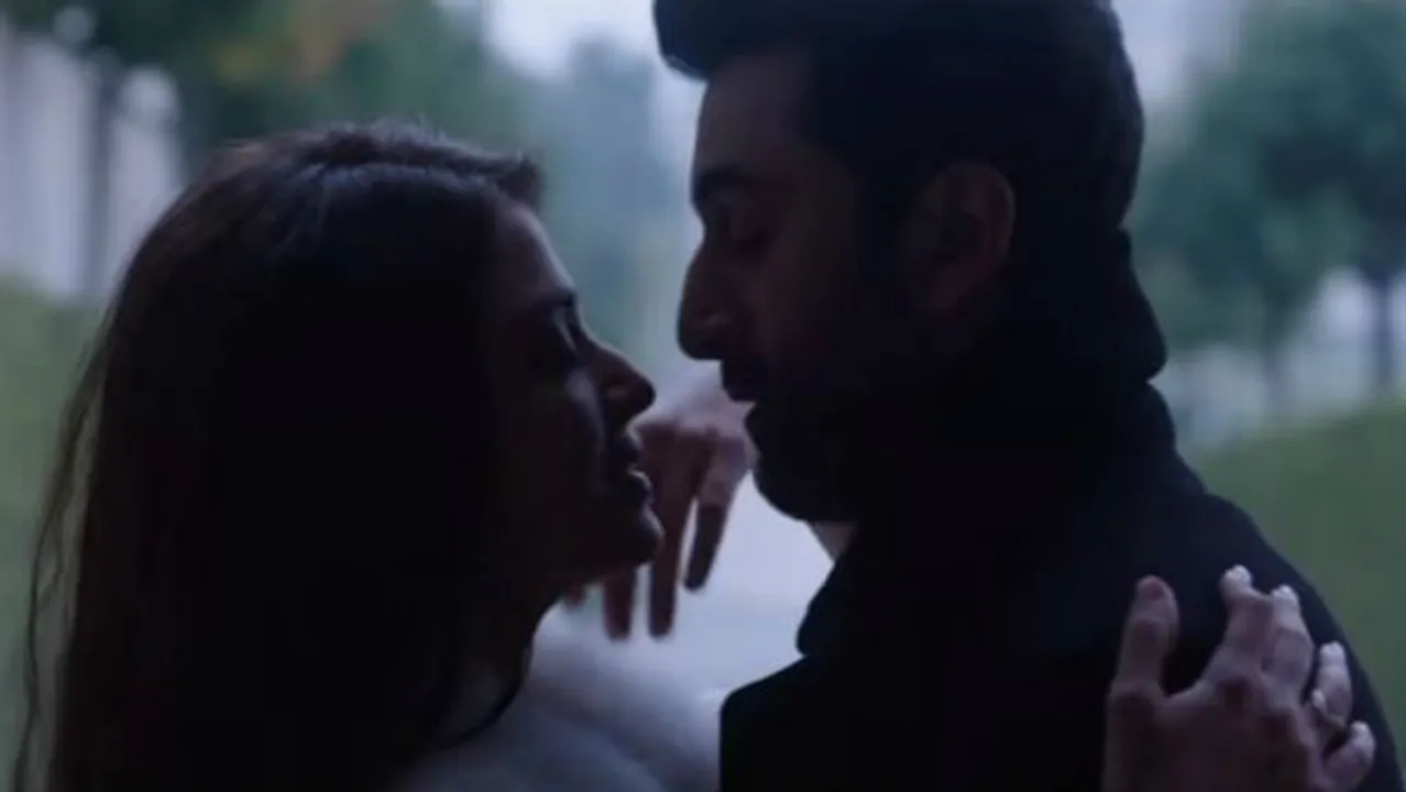  http://static.abplive.in/wp-content/uploads/sites/6/2016/08/30150158/aish-ranbir-5.jpg 