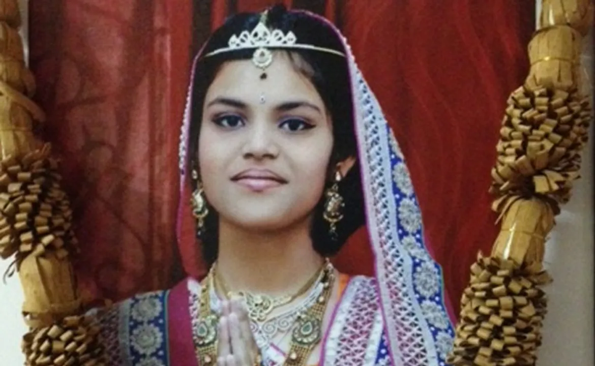  ବାପାଙ୍କ ବ୍ୟବସାୟ ପାଇଁ ଝିଅ କରୁଥିଲା ପୂଜା ! ୬୮ ଦିନର ଉପବାସ ପରେ ମରିଗଲା ଆରାଧନା