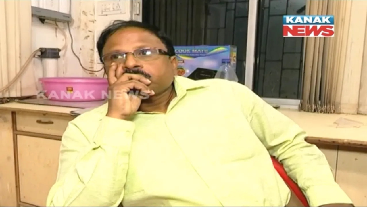  କଳା ଟଙ୍କାକୁ ଧଳା କଲା ପରେ ଦୁର୍ନୀତି : ନୂଆ ଟଙ୍କାରେ ଲାଂଚ ନେଉଥିବା ବେଳେ ଧରାପଡ଼ିଲେ କିରାଣୀ